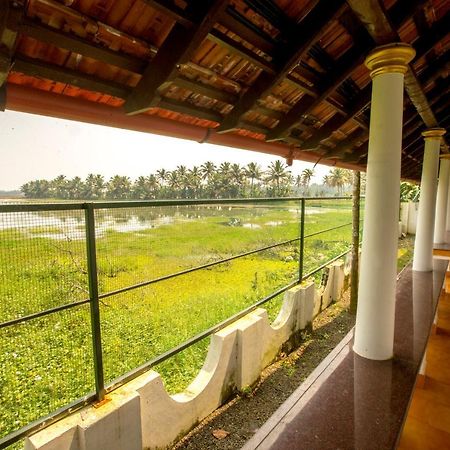 Palmy Lake Resort Alappuzha 外观 照片